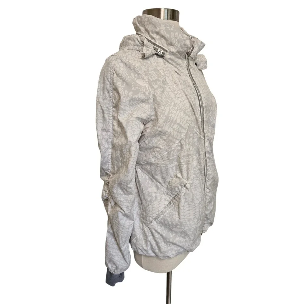Lululemon Run Hustle Jacket Womens Size 6 White Reflective Print With Hood